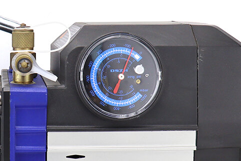 Built-in high precision vacuum gauge