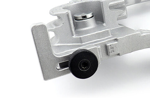 Adjustable hook